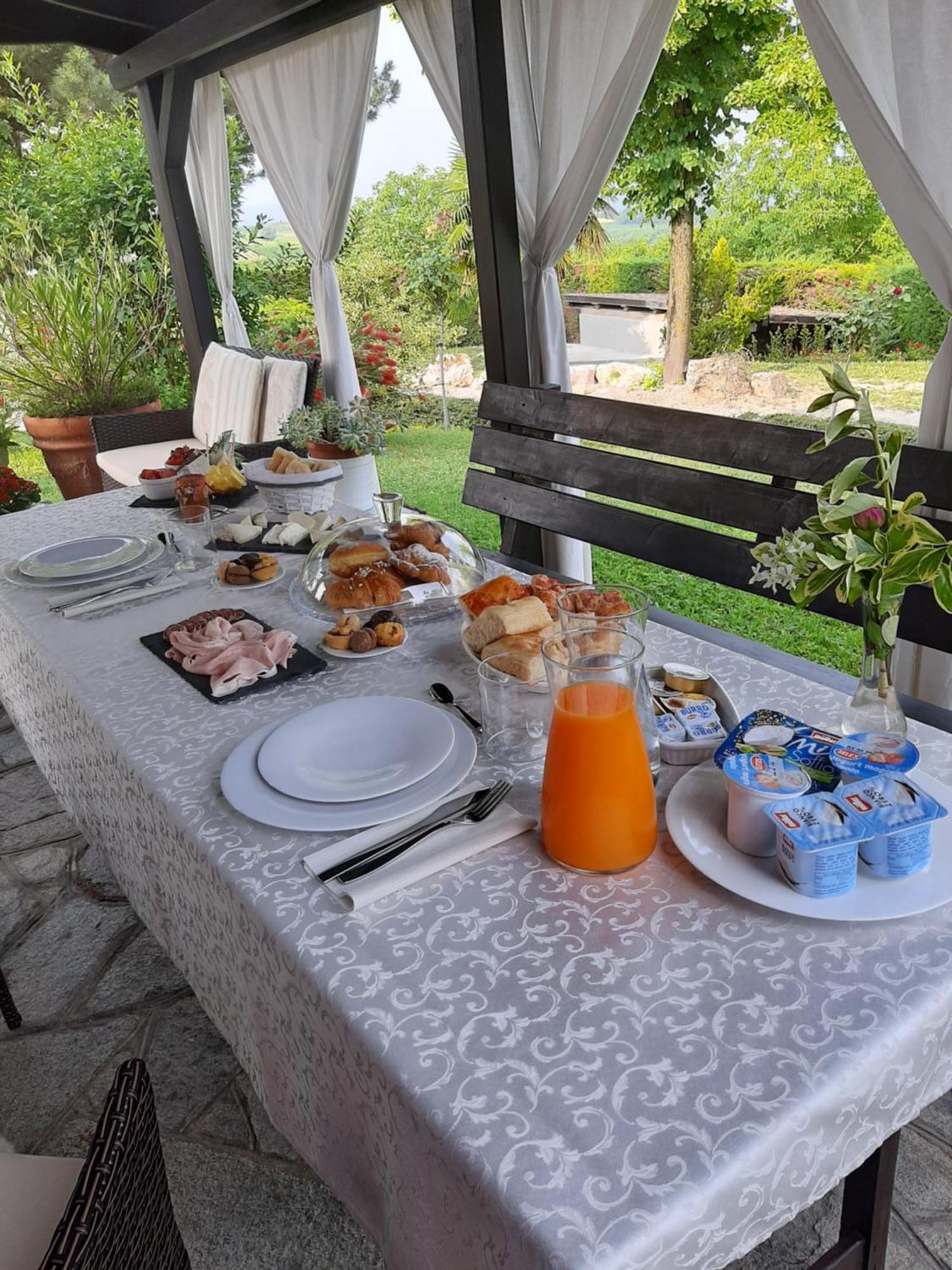 Suite Villa Aurelj Бароло Экстерьер фото